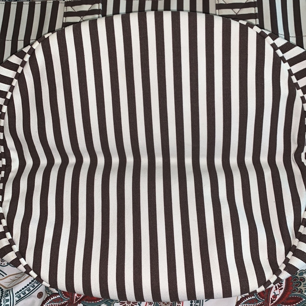 Henri Bendel Beach Tote - Picture 7 of 13